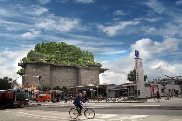 Während der Klassenfahrt in die Hansestadt genießt die Klasse eine spektakuläre Aussicht vom Grünen Bunker in St. Pauli. Im Bild der Bunker mit begrünter Dachterrasse.